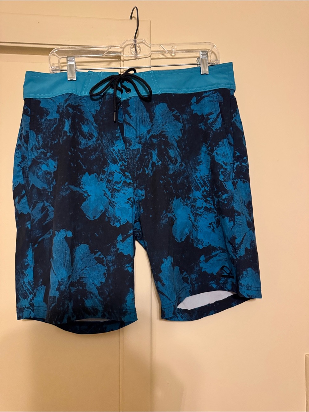 Reef Men's Teal and Navy Floral Board Shorts